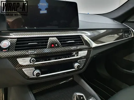 BMW 5시리즈 g30 530i 핸들까지 포함한 실내 카본랩핑 / 경기 고양 덕양