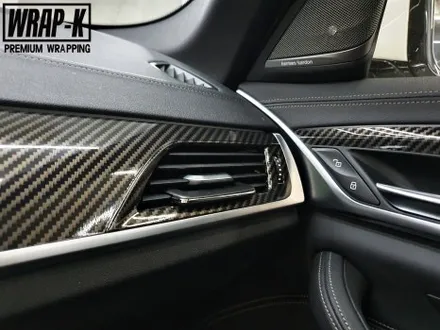 BMW 5시리즈 g30 530i 핸들까지 포함한 실내 카본랩핑 / 경기 고양 덕양