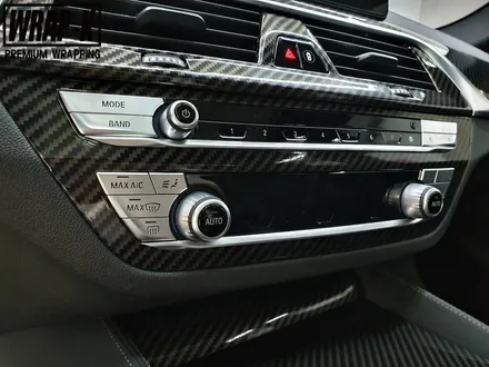 BMW 5시리즈 g30 530i 핸들까지 포함한 실내 카본랩핑 / 경기 고양 덕양