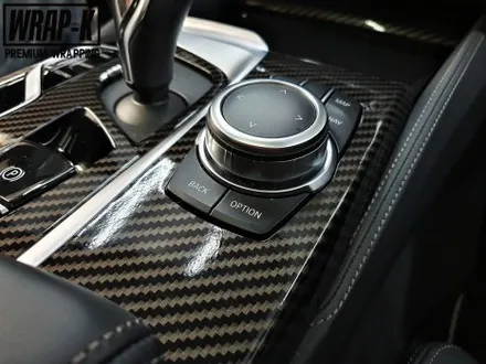 BMW 5시리즈 g30 530i 핸들까지 포함한 실내 카본랩핑 / 경기 고양 덕양