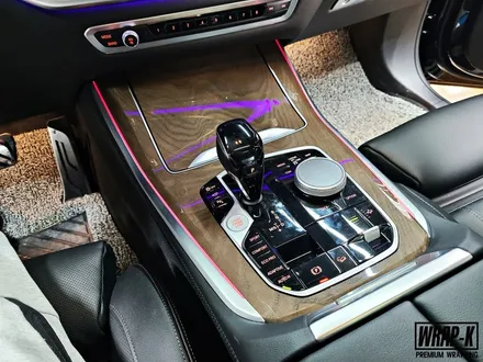 BMW X5의 카본유광으로 바뀐 고양시실내랩핑 시공 전후 감상하세요 / 경기 고양 덕양