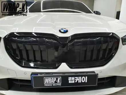 BMW 5시리즈 G60 G30 크롬죽이기 랩핑 화이트 & 블랙은 늘 옳다! / 경기 고양 덕양