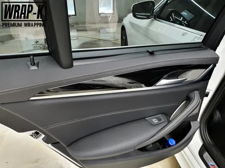 BMW 5시리즈 g30 530i 핸들까지 포함한 실내 카본랩핑 / 경기 고양 덕양