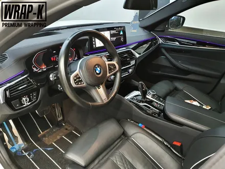 BMW 5시리즈 g30 530i 핸들까지 포함한 실내 카본랩핑 / 경기 고양 덕양