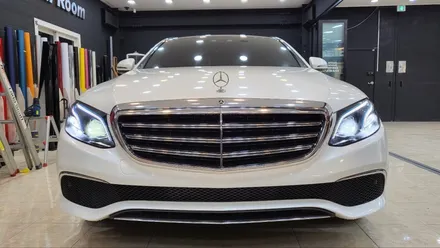 벤츠 E220d 진주펄 화이트 전체랩핑으로 고급지게 변신! / 화성, 동탄, 용인, 오산