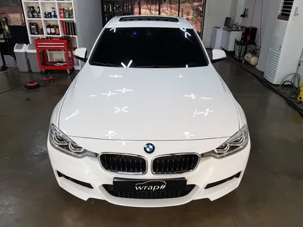 [랩샵]수원랩핑 BMW F30 320D 루프스킨 그릴랩핑 M퍼포먼스사이드데칼 라이트PPF 320D그릴랩핑 BMW루프스킨 F30사이드미러랩핑 BMW라이트PPF / 수원시 영통구 이의동