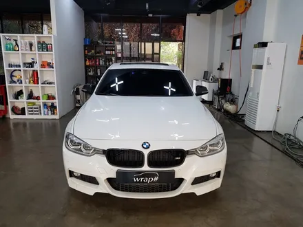 [랩샵]수원랩핑 BMW320D루프스킨 BMW루프스킨 BMW랩핑 포인트랩핑 부분랩핑 크롬랩핑 오토바이PPF 오토바이랩핑 생활보호PPF 유리막코팅 / 수원시 영통구 이의동
