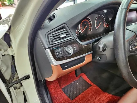 BMW F10 F바디 528I 실내랩핑 우드트림 유광카본랩핑 자동차 튜닝 랩핑 실내복원 1인시공 고퀄리티 맛집 / 수원시 영통구 이의동