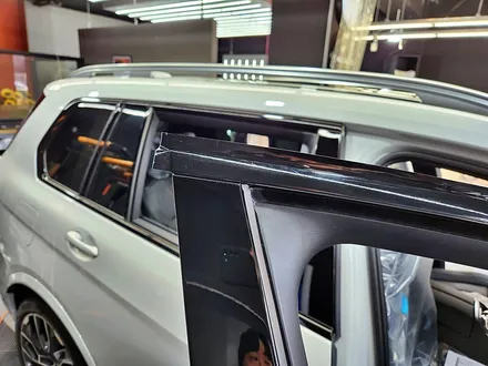 수원 광교 동탄 랩핑 BMW X7 스포츠 크롬죽이기 크롬딜리트 출장시공 윈도우몰딩 도어하단 블랙유광 / 수원시 영통구 이의동