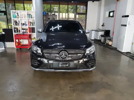 [랩샵]수원랩핑 벤츠GLC43AMG 사이드미러랩핑 벤츠사이드미러랩핑 GLC사이드미러랩핑 포인트랩핑 부분랩핑 / 수원시 영통구 이의동
