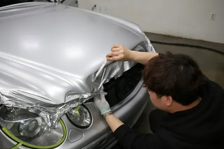 [랩샵]수원랩핑 벤츠 W211 E클래스 3M 사틴 화이트 알루미늄 전체랩핑 E클래스전체랩핑 벤츠전체랩핑 사틴전체랩핑 W211랩핑 사틴알루미늄랩핑 / 수원시 영통구 이의동