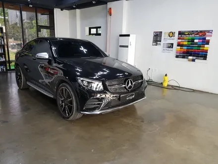 [랩샵]수원랩핑 벤츠GLC43AMG 사이드미러랩핑 벤츠사이드미러랩핑 GLC사이드미러랩핑 포인트랩핑 부분랩핑 / 수원시 영통구 이의동