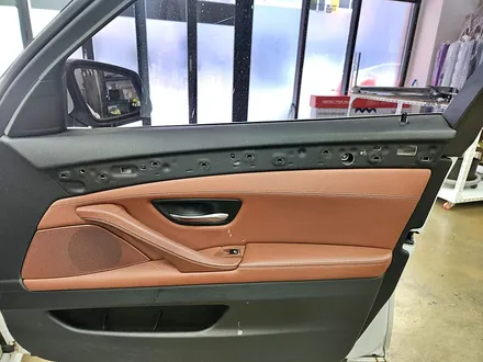 BMW F10 F바디 528I 실내랩핑 우드트림 유광카본랩핑 자동차 튜닝 랩핑 실내복원 1인시공 고퀄리티 맛집 / 수원시 영통구 이의동