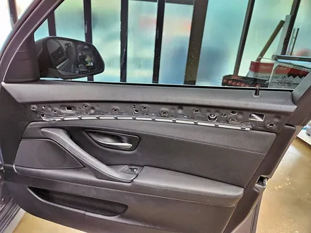 수원 광교 랩핑 BMW F10 5시리즈 528I 실내 우드 트림 카본 포인트랩핑 3M정품 필름 / 수원시 영통구 이의동