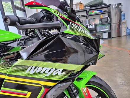 수원 광교 가와사키 닌자 ZX6R 레이싱 오토바이 바이크 커스텀 튜닝 방탄 데칼 전체 포인트 랩핑 시공 / 수원시 영통구 이의동