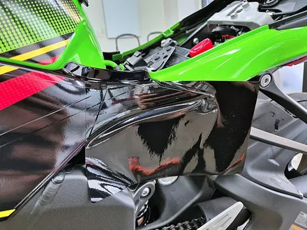 수원 광교 가와사키 닌자 ZX6R 레이싱 오토바이 바이크 커스텀 튜닝 방탄 데칼 전체 포인트 랩핑 시공 / 수원시 영통구 이의동