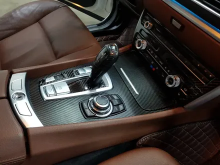 [랩샵]수원랩핑 BMW5GT실내랩핑+눈썬몰딩랩핑 BMW랩핑 카본랩핑 크롬죽이기 창틀몰딩랩핑 실내랩핑 포인트랩핑 생활보호PPF 유리막코팅 오토바이랩핑 오토바이PPF / 수원시 영통구 이의동
