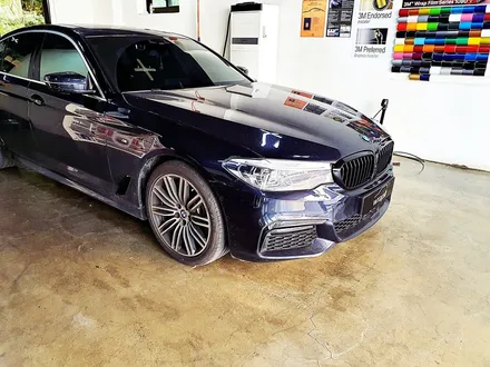 [랩샵][수원랩핑] BMW G30 520D그릴랩핑+휀다덕트랩핑 / 수원시 영통구 이의동