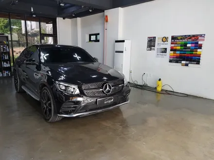 [랩샵]수원랩핑 벤츠GLC43AMG 사이드미러랩핑 벤츠사이드미러랩핑 GLC사이드미러랩핑 포인트랩핑 부분랩핑 / 수원시 영통구 이의동