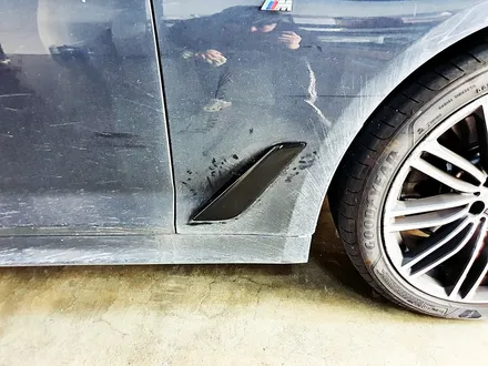[랩샵][수원랩핑] BMW G30 520D그릴랩핑+휀다덕트랩핑 / 수원시 영통구 이의동