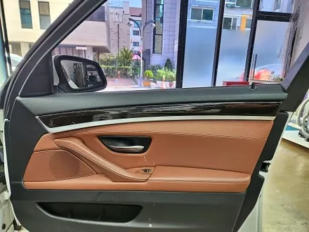 BMW F10 F바디 528I 실내랩핑 우드트림 유광카본랩핑 자동차 튜닝 랩핑 실내복원 1인시공 고퀄리티 맛집 / 수원시 영통구 이의동