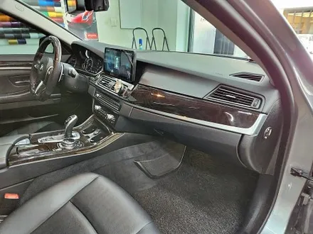 수원 광교 랩핑 BMW F10 5시리즈 528I 실내 우드 트림 카본 포인트랩핑 3M정품 필름 / 수원시 영통구 이의동