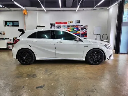 벤츠 A45AMG 크롬죽이기 포인트랩핑 사이드스컷랩핑 바이퍼라인 에디션데칼 1인시공 고퀄리티 3M정품필름 랩핑맛집 / 수원시 영통구 이의동