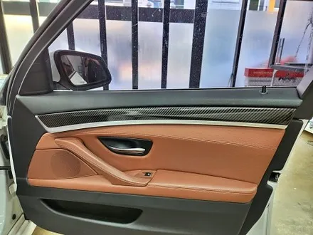 BMW F10 F바디 528I 실내랩핑 우드트림 유광카본랩핑 자동차 튜닝 랩핑 실내복원 1인시공 고퀄리티 맛집 / 수원시 영통구 이의동