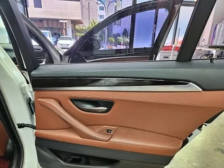 BMW F10 F바디 528I 실내랩핑 우드트림 유광카본랩핑 자동차 튜닝 랩핑 실내복원 1인시공 고퀄리티 맛집 / 수원시 영통구 이의동