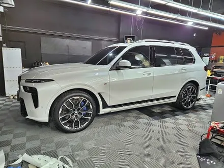 수원 광교 동탄 랩핑 BMW X7 스포츠 크롬죽이기 크롬딜리트 출장시공 윈도우몰딩 도어하단 블랙유광 / 수원시 영통구 이의동