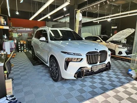 수원 광교 동탄 랩핑 BMW X7 스포츠 크롬죽이기 크롬딜리트 출장시공 윈도우몰딩 도어하단 블랙유광 / 수원시 영통구 이의동