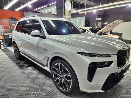 수원 광교 동탄 랩핑 BMW X7 스포츠 크롬죽이기 크롬딜리트 출장시공 윈도우몰딩 도어하단 블랙유광 / 수원시 영통구 이의동