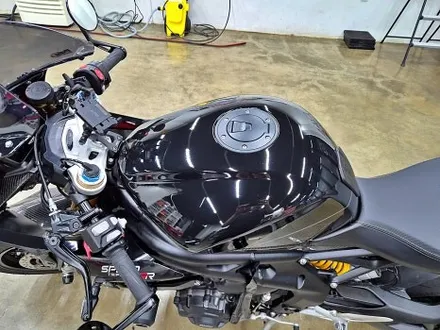 수원 광교 트라이엄프 스피드 트리플 1200rr 바이크 오토바이 포인트 기름탱크 랩핑 / 수원시 영통구 이의동
