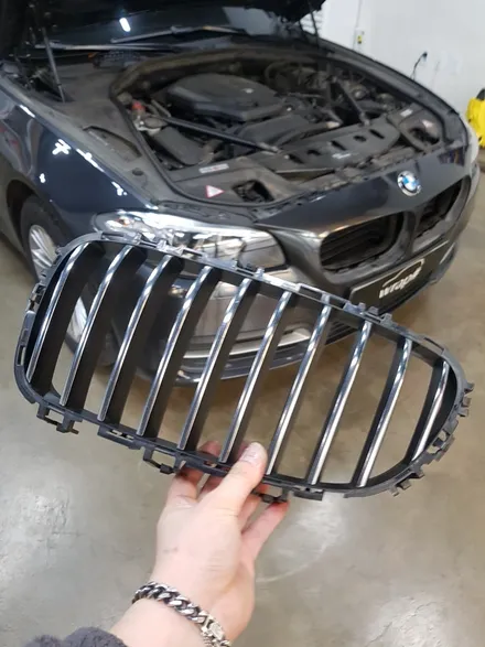 [랩샵]수원랩핑 BMW520D그릴랩핑 BMW그릴랩핑 BMW랩핑 BMW포인트랩핑 BMW부분랩핑 / 수원시 영통구 이의동