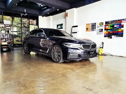 [랩샵][수원랩핑] BMW G30 520D그릴랩핑+휀다덕트랩핑 / 수원시 영통구 이의동