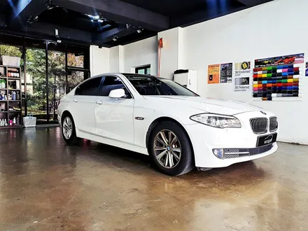 [랩샵][수원랩핑] BMW 520D 크롬죽이기 크롬딜리트 카본랩핑 / 수원시 영통구 이의동