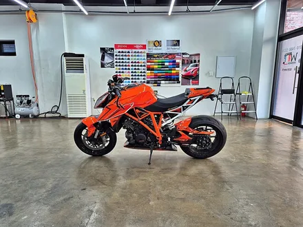 수원 광교 KTM 1290 슈퍼듀크 R 라이트 계기판 바이크 PPF / 수원시 영통구 이의동
