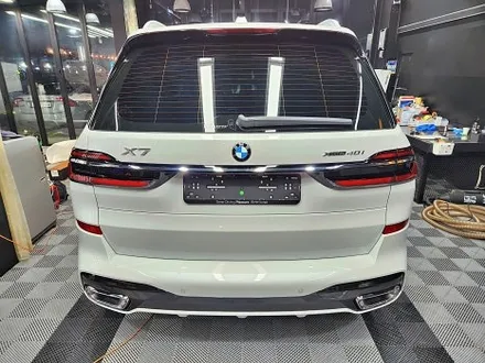 수원 광교 동탄 랩핑 BMW X7 스포츠 크롬죽이기 크롬딜리트 출장시공 윈도우몰딩 도어하단 블랙유광 / 수원시 영통구 이의동
