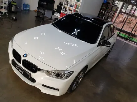 [랩샵]수원랩핑 BMW F30 320D 루프스킨 그릴랩핑 M퍼포먼스사이드데칼 라이트PPF 320D그릴랩핑 BMW루프스킨 F30사이드미러랩핑 BMW라이트PPF / 수원시 영통구 이의동