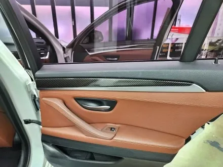 BMW F바디 520D 우드트림 실내 리얼카본 포인트 랩핑 3M 유광카본 자동차 고퀄리티 랩핑 맛집 / 수원시 영통구 이의동