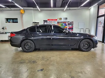 BMW G바디 5시리즈 크롬죽이기 크롬딜리트 포인트랩핑 1인시공 3M정품필름 고퀄리티 크롬죽이기맛집 / 수원시 영통구 이의동