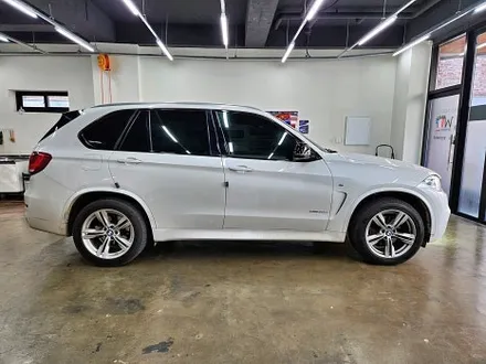 BMW X5 블랙PPF루프스킨+크롬죽이기+사이드미러교체+그릴교체 / 수원시 영통구 이의동