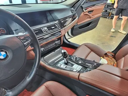 BMW F10 F바디 528I 실내랩핑 우드트림 유광카본랩핑 자동차 튜닝 랩핑 실내복원 1인시공 고퀄리티 맛집 / 수원시 영통구 이의동