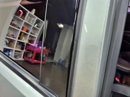 수원 광교 기아 올뉴 프라이드 창틀 눈썹 몰딩 순정 필러 포인트 랩핑 재시공 / 수원시 영통구 이의동