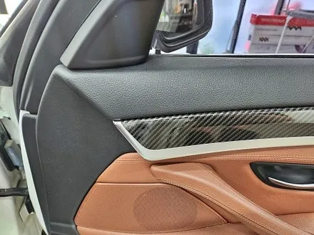 BMW F10 F바디 528I 실내랩핑 우드트림 유광카본랩핑 자동차 튜닝 랩핑 실내복원 1인시공 고퀄리티 맛집 / 수원시 영통구 이의동