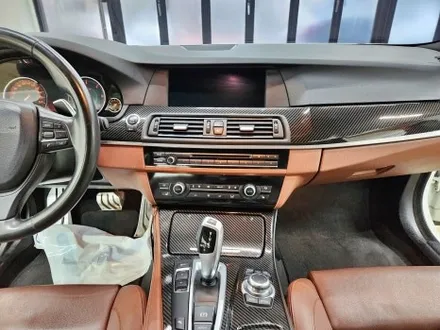 BMW F바디 520D 우드트림 실내 리얼카본 포인트 랩핑 3M 유광카본 자동차 고퀄리티 랩핑 맛집 / 수원시 영통구 이의동