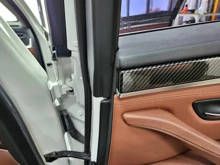 BMW F10 F바디 528I 실내랩핑 우드트림 유광카본랩핑 자동차 튜닝 랩핑 실내복원 1인시공 고퀄리티 맛집 / 수원시 영통구 이의동