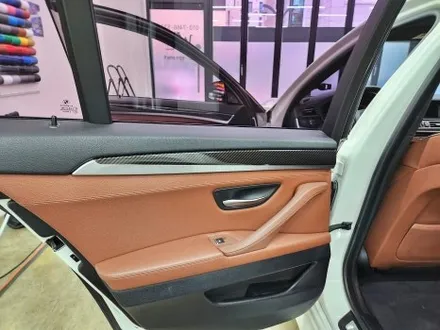 BMW F바디 520D 우드트림 실내 리얼카본 포인트 랩핑 3M 유광카본 자동차 고퀄리티 랩핑 맛집 / 수원시 영통구 이의동