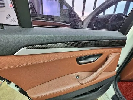 BMW F10 F바디 528I 실내랩핑 우드트림 유광카본랩핑 자동차 튜닝 랩핑 실내복원 1인시공 고퀄리티 맛집 / 수원시 영통구 이의동