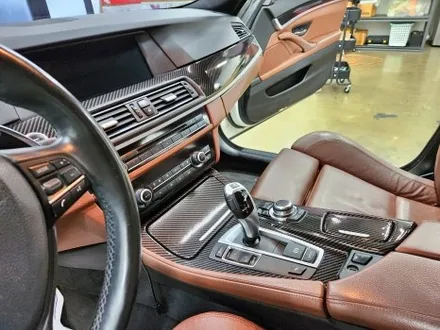 BMW F바디 520D 우드트림 실내 리얼카본 포인트 랩핑 3M 유광카본 자동차 고퀄리티 랩핑 맛집 / 수원시 영통구 이의동